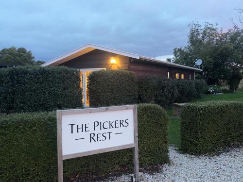 Tasman House | The Pickers Rest