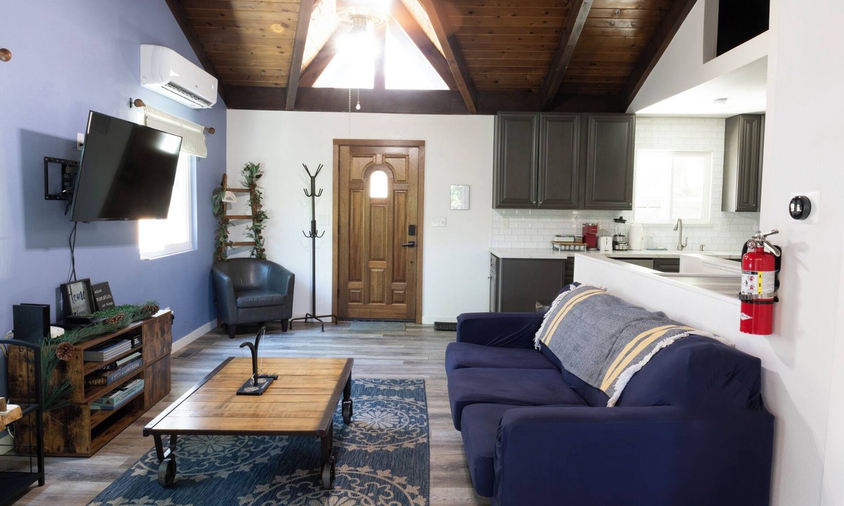 Running Springs House | The Pinecone House- EV Charger+Dog Friendly+Views!
