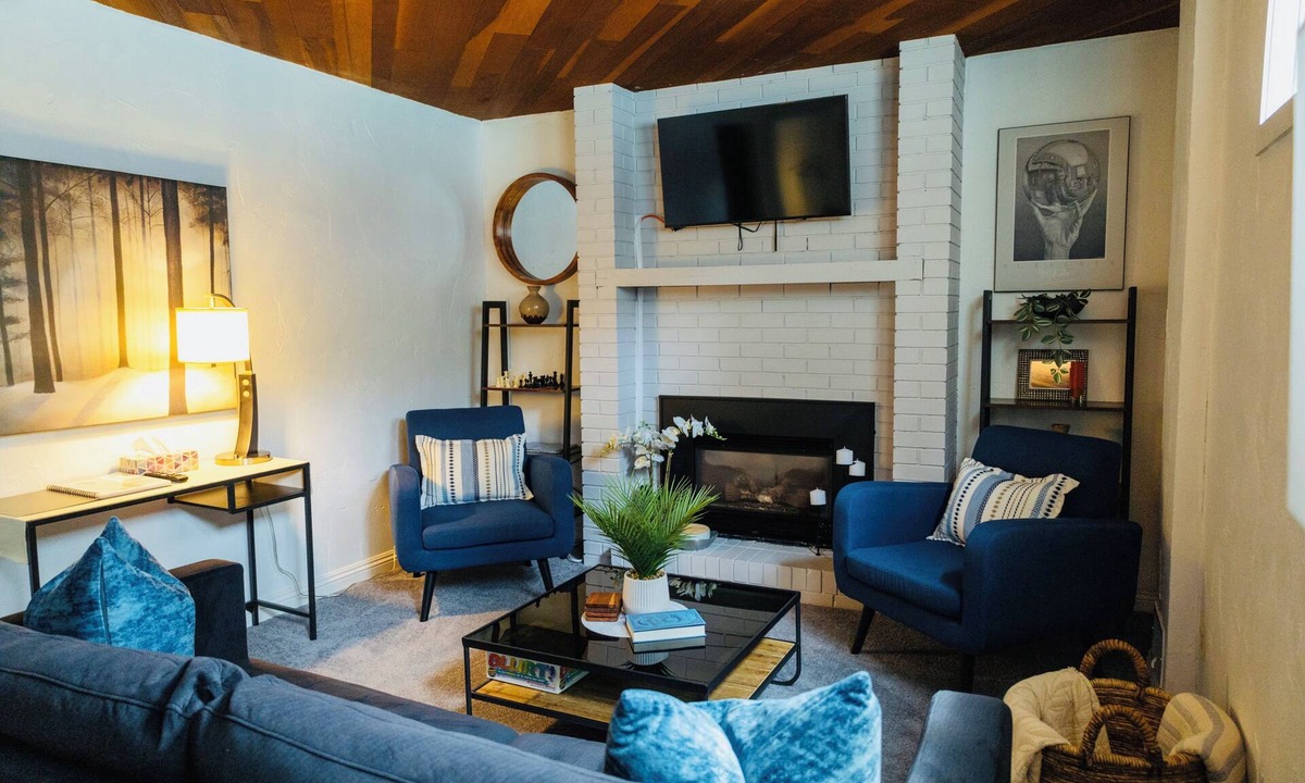 Port Weller West House | The Pinery | Modern Retreat with Pool & Family-Friendly Comfort
