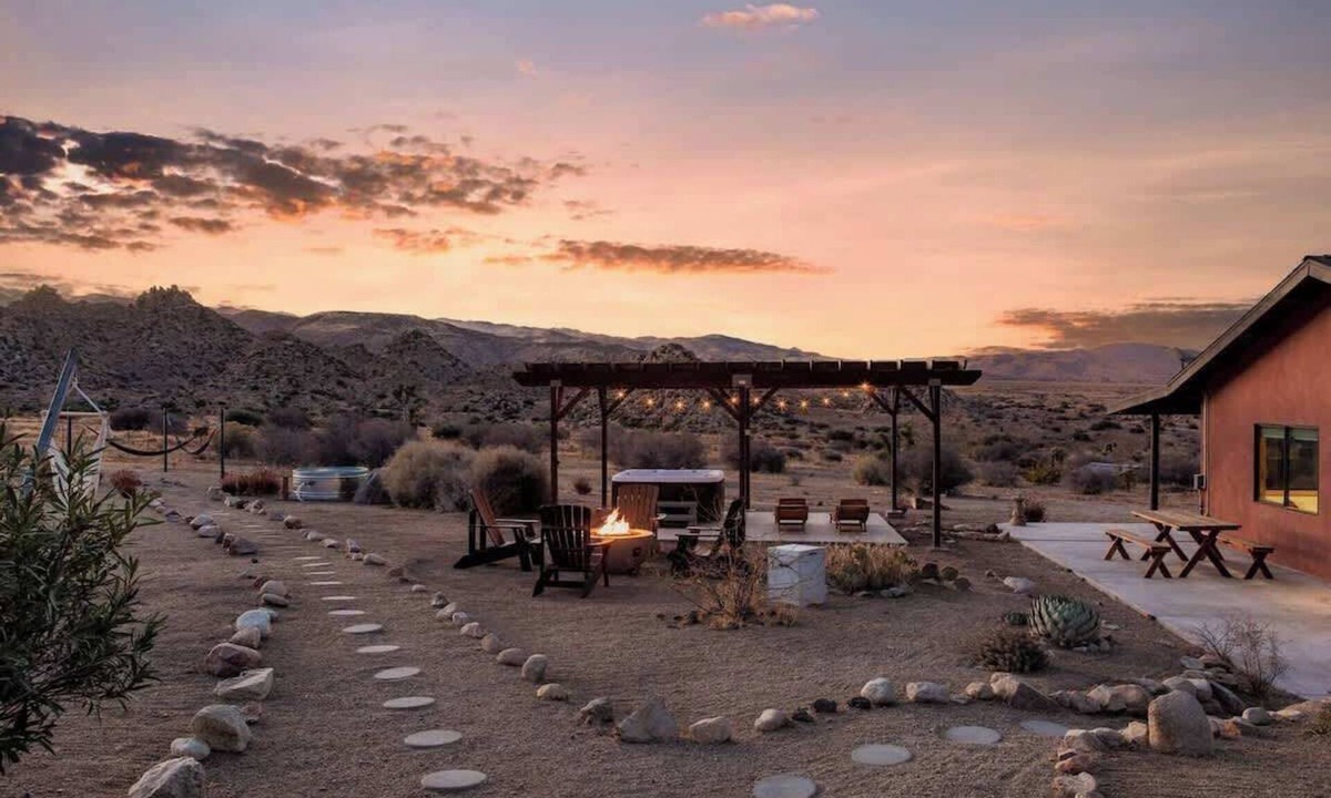 Pioneertown House | The Pioneertown House By The Cohost Company