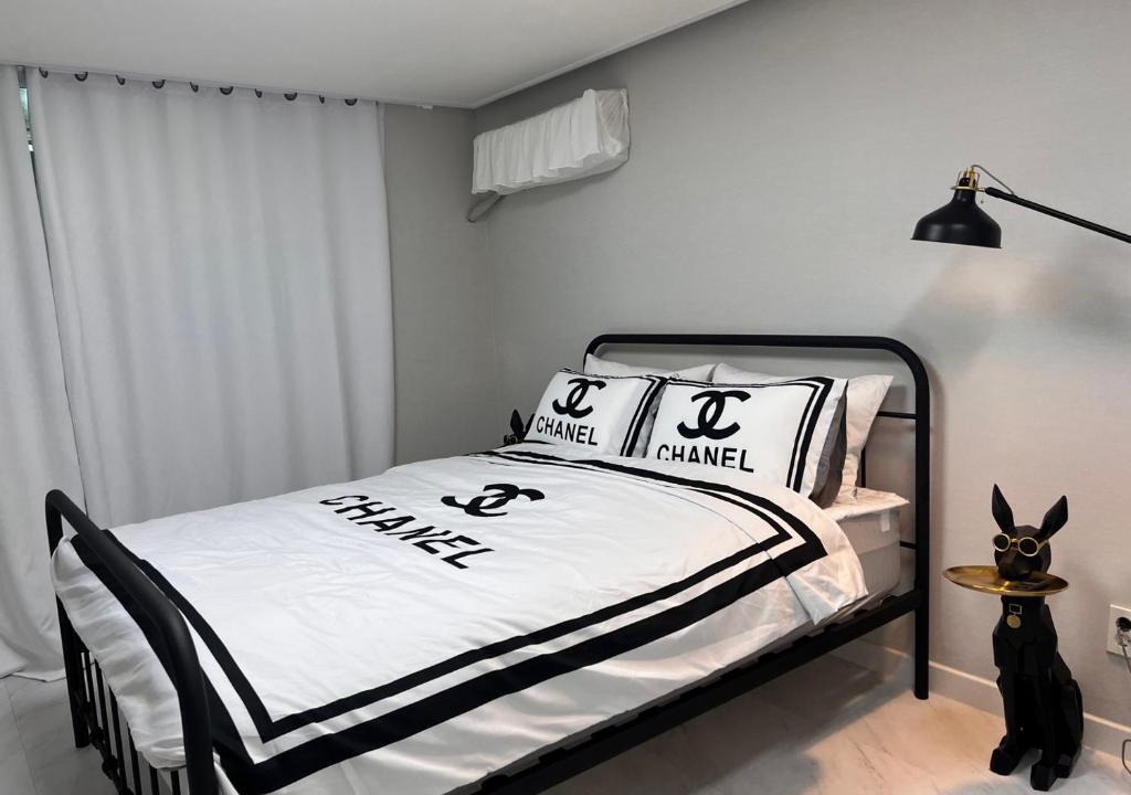 Suncheon Hostel | The place with a rest, Minimal Camping & BBQ, So Hotel 305