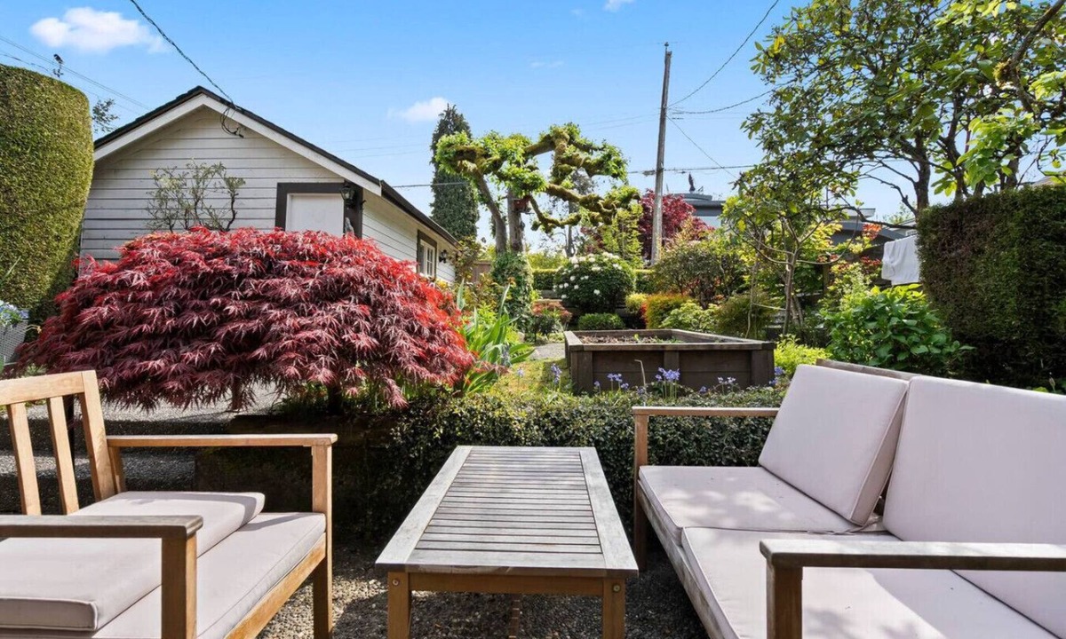 West Point Grey House | The Point Grey | 2BD/1BA Basement Suite