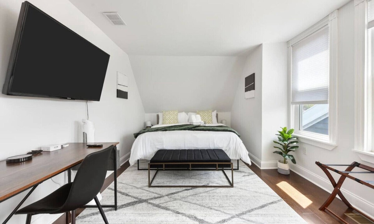 East Liberty House | The Point State Room on Beatty