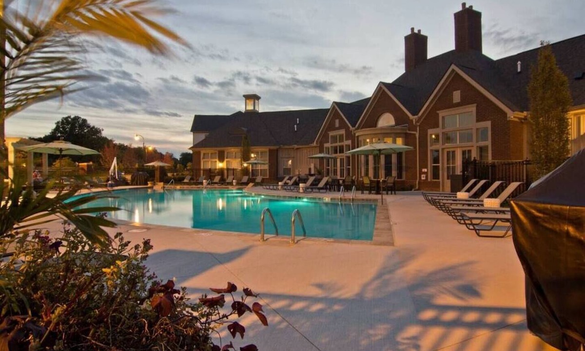 Westerville Apartment | The Polaris Penthouse | W/D | Balcony | Top Floor