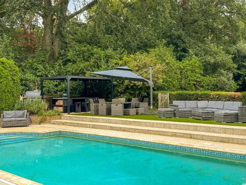 Farnham Common House | The Pool House