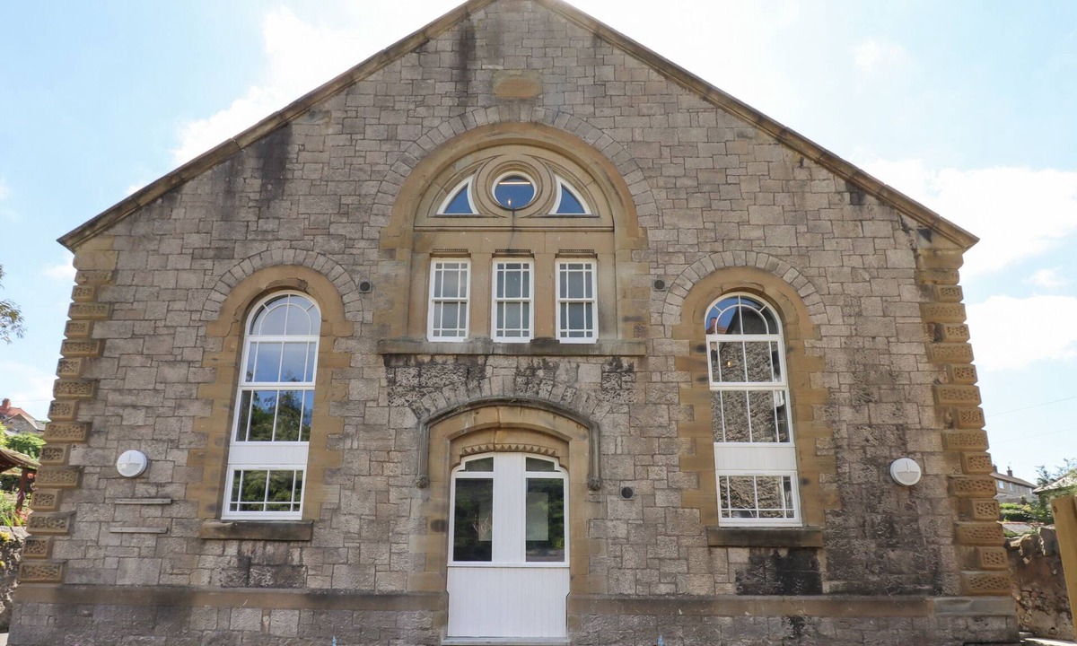 Dyserth Cottage | THE POPPY FIELDS ABODE, family friendly in Dyserth