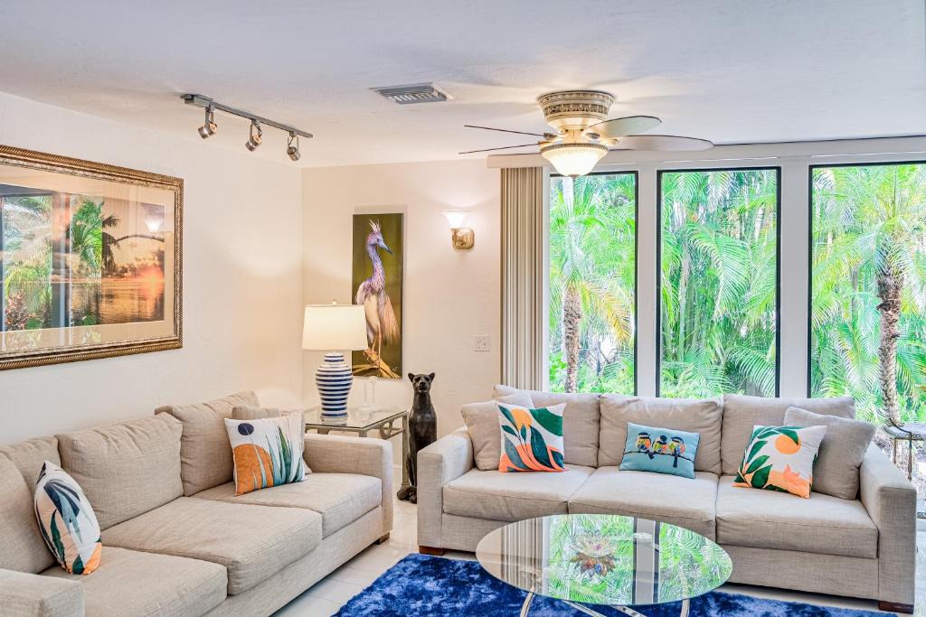 East Naples House | The Rainbow Villa