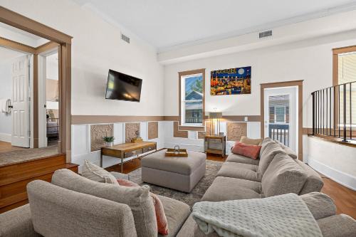 Lincolnville House | The Ray - 2nd Floor Historic Condo- Minutes Walk to Downtown
