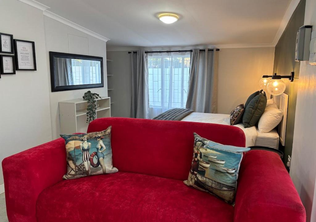 Tsumeb Apartment | The Red Couch Accommodation