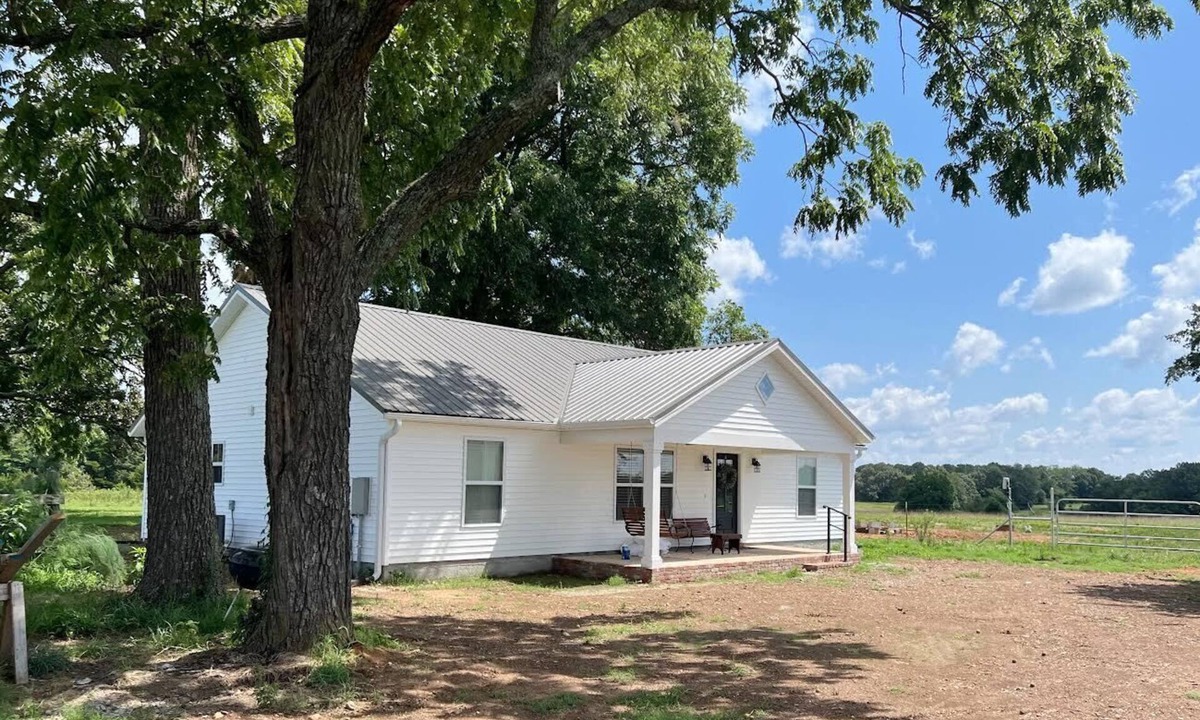 South Yocum Township House | The Red Gate - Branson & Eureka!