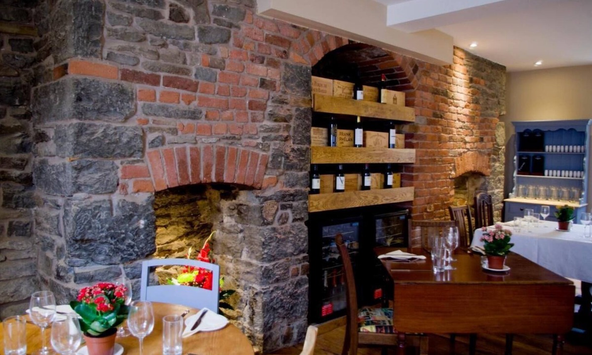 Knighton House | The Red Lion