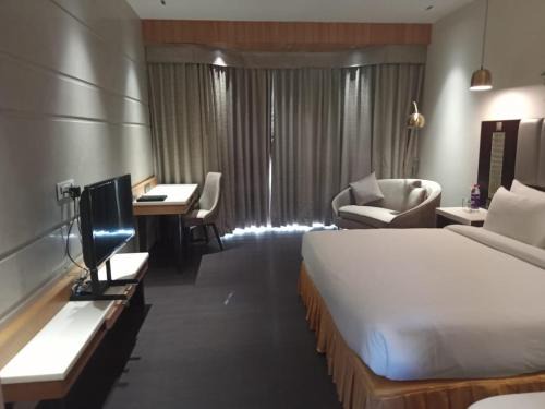 Rau Resort | The Red Maple Mashal