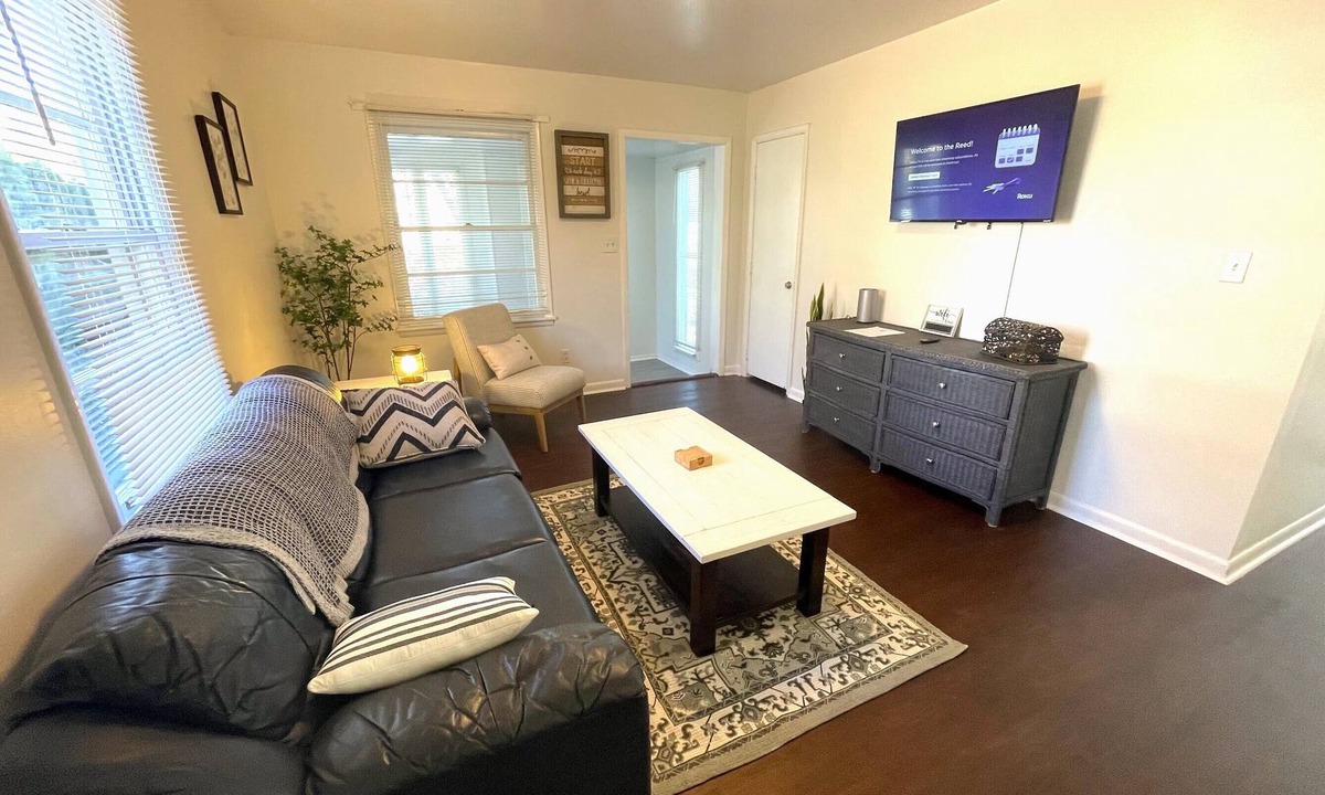 New Castle House | The Reed/Modern Refined Cozy Contemporary