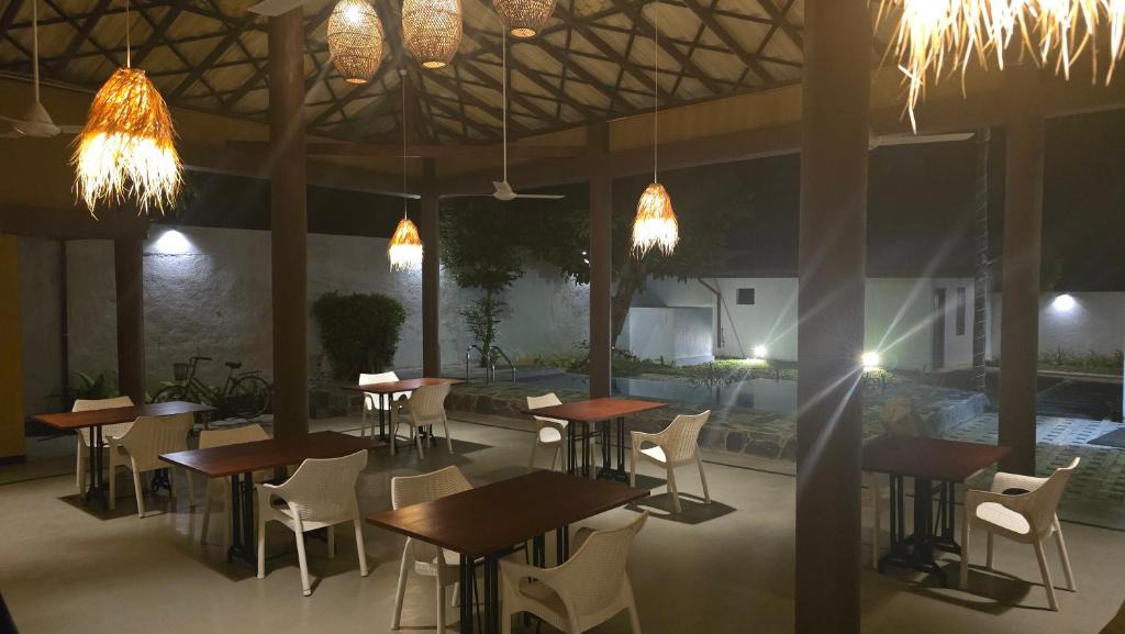 Polhena Hostel | The Reef Edge