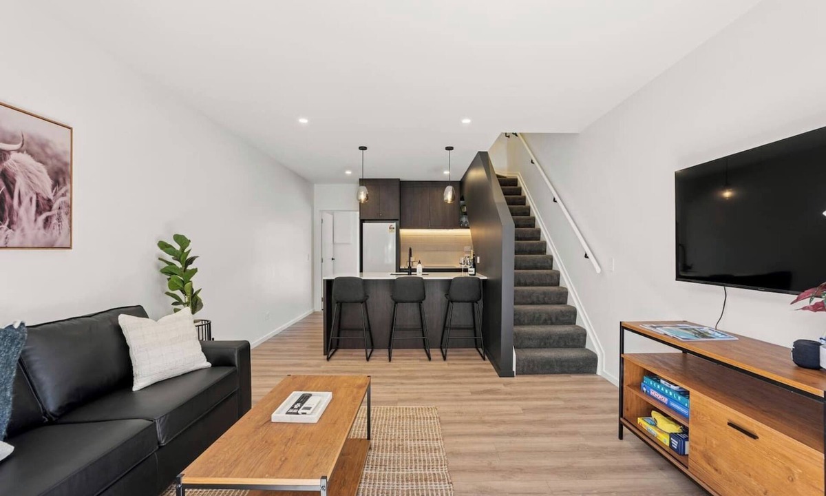 Frankton Villa | The Remarkable Hideaway-3 Bedroom, Central, Modern