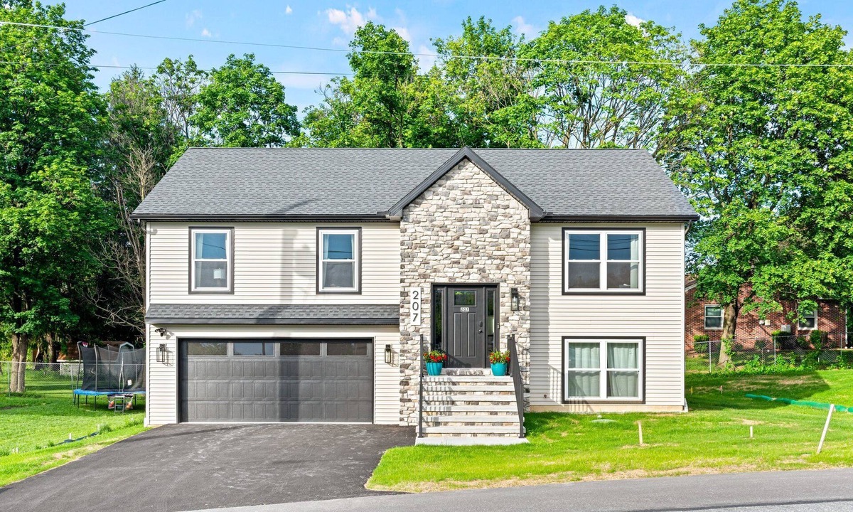Harrisburg House | The Respite: Spacious beautiful new build, sleeps 8-10. 7 minutes from Hershey.