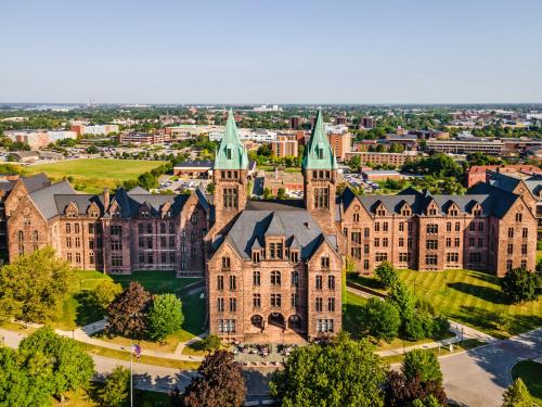 Buffalo Hotel | The Richardson Hotel