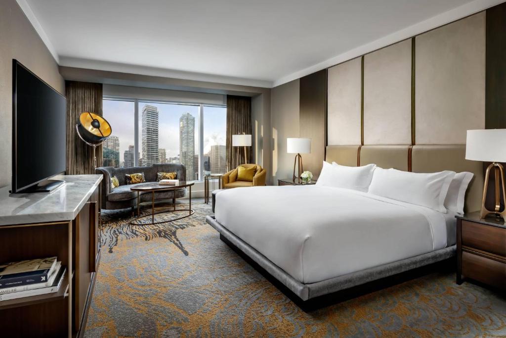 Toronto Entertainment District Hotel | The Ritz-Carlton, Toronto
