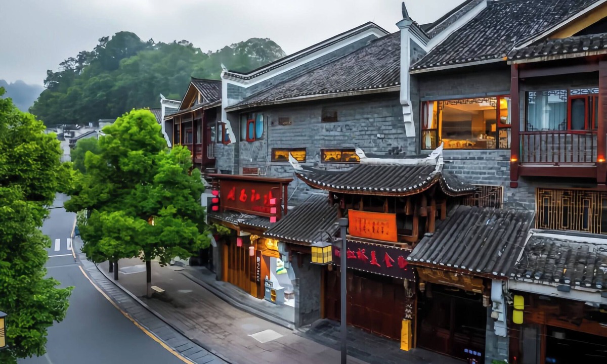 Fenghuang Hotel | The Riverside Phoenix