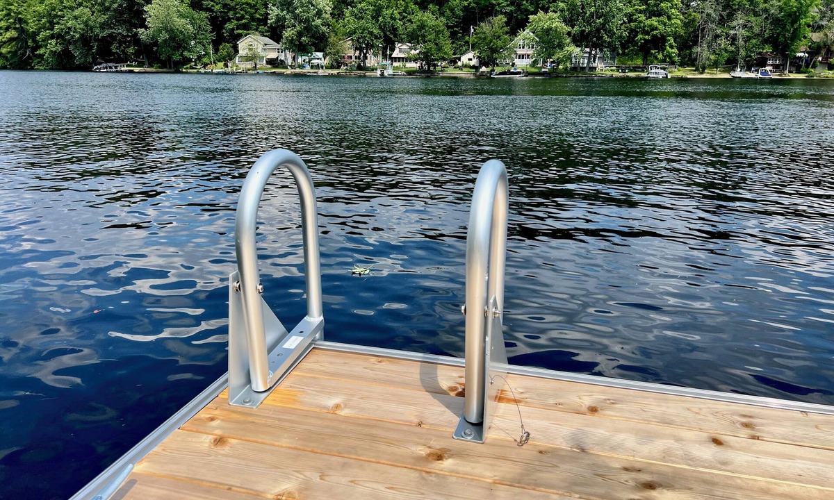 Corinth Cottage | The Riverside- Waterfront & Boat Dock Space
