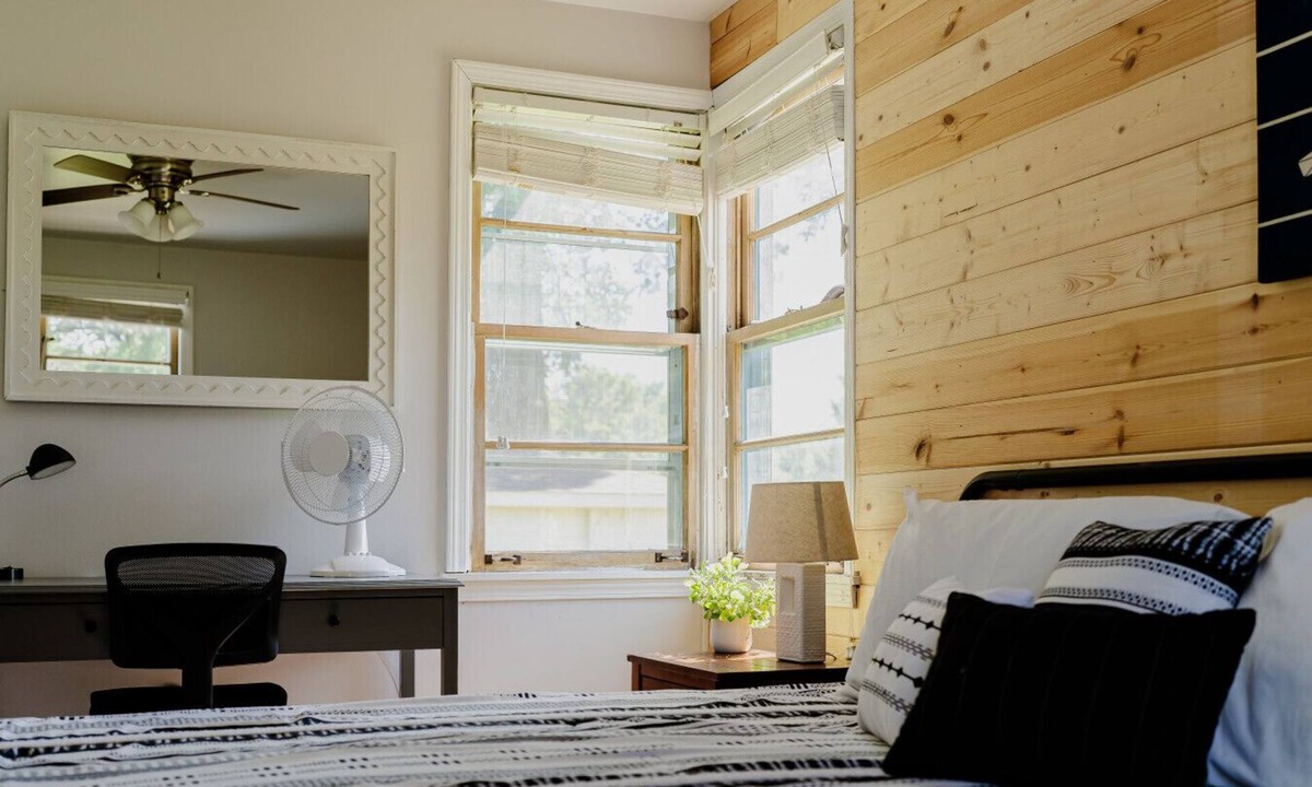 Lake Michigan Beach House | The Roosevelt House: Big Deck Fast WiFI Near Lake