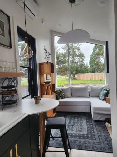 Alvadore Apartment | The Roost at Hidden Owl Farmstead - Luxury 1 Bdrm Cottage near Wineries and Lake