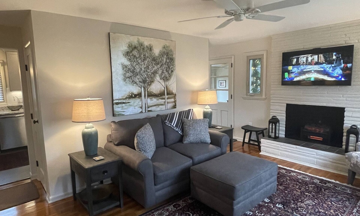 Mystic House | The Rossie Charmer- A 3 bdrm Mystic Getaway- Children 16+ welcome