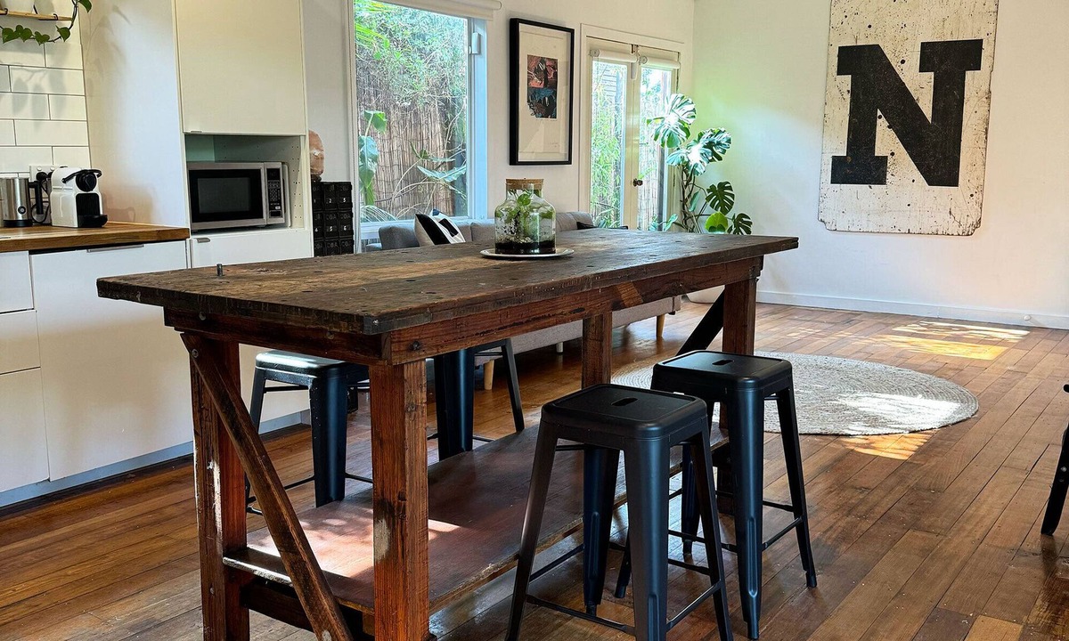 Glenroy House | The Roy ✨ Family home close to airport + train