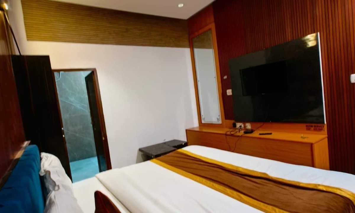 Bareilly Hotel | The Royal Hotel
