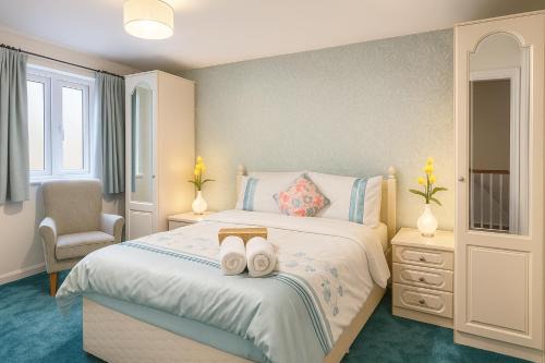 Little Hay House | The RS Inn - Cozy Homestay Premium Private Rooms Near Birmingham International Train Station, Airport, NEC For Company, Contractor and Leisure Stays - HS2, JLR Large Onsite Secure Parking