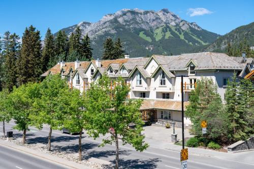 Banff Hotel | The Rundlestone Lodge