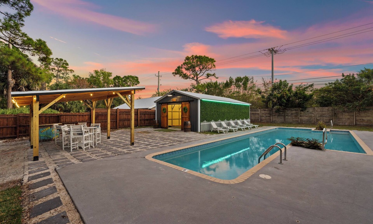 Jupiter Farms House | The Rustic Resort - 2 Homes, Pool, Building, Golf! Sleeping for up to 30!