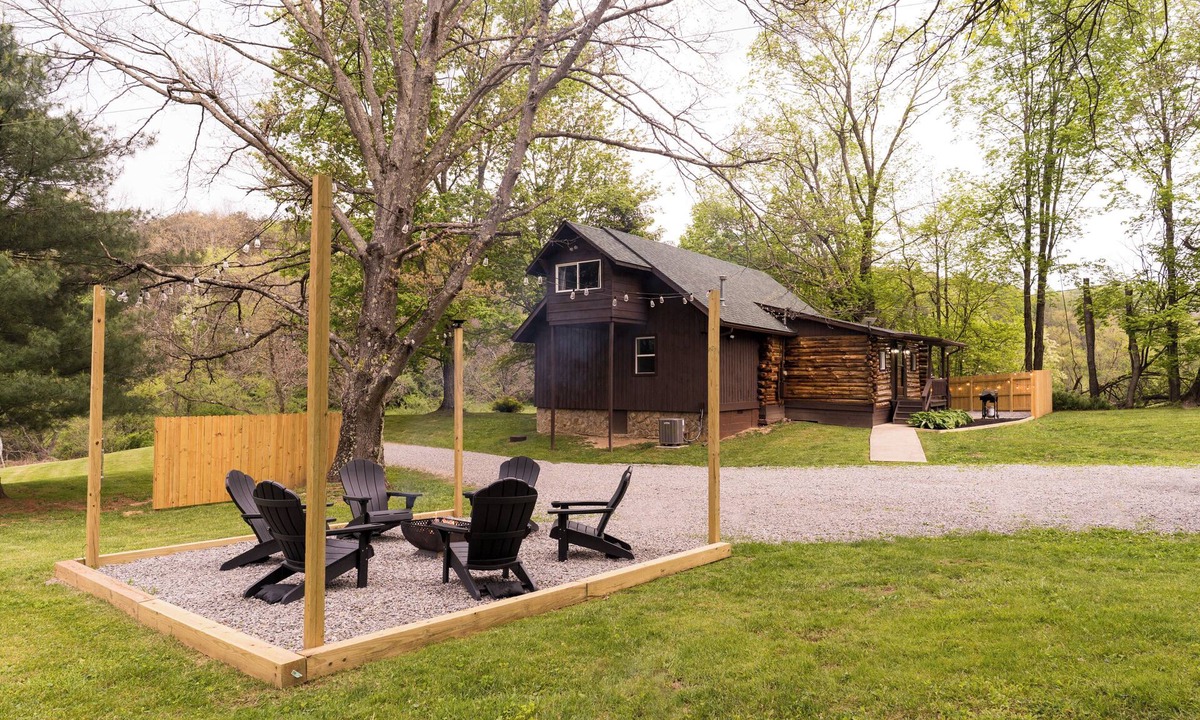 Rockbridge Cabin | The Rustic Well Handcrafted Cabin Hot Tub Fire Pit Dog Friendly
