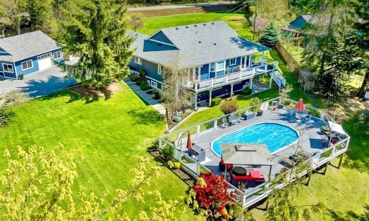 North Cowichan House | The Sanctuary with hot tub and pool!
