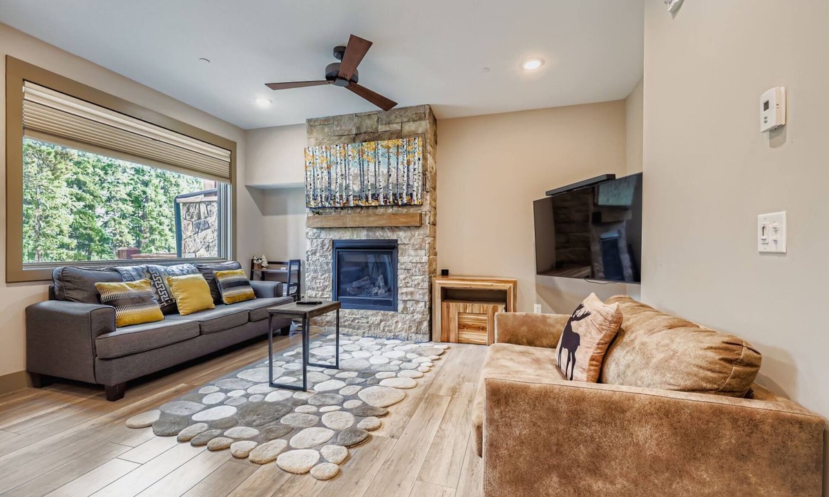 Lakeside Village Condo | The Scenic Summit Stay