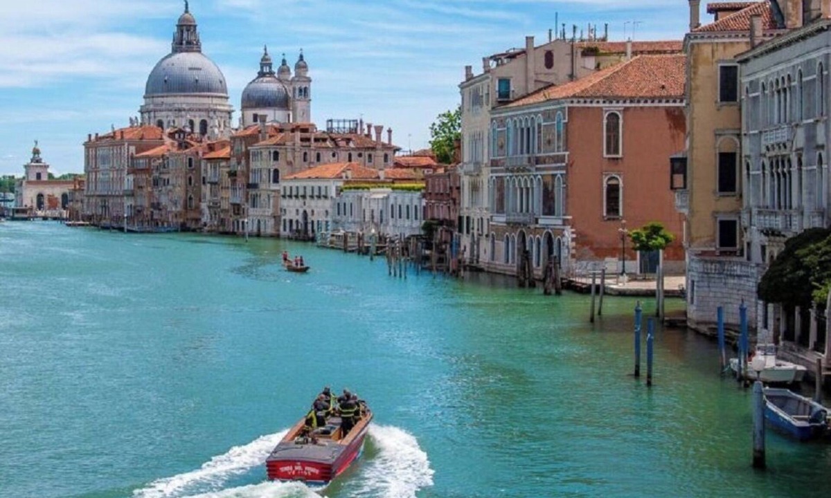 Dorsoduro Apartment | The Secret Garden of Venice Sanctuary: A Peaceful Getaway