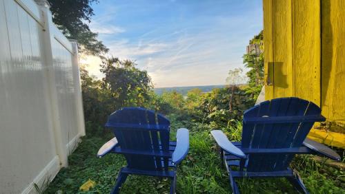 Burdett Apartment | The Seneca Sunset Suites