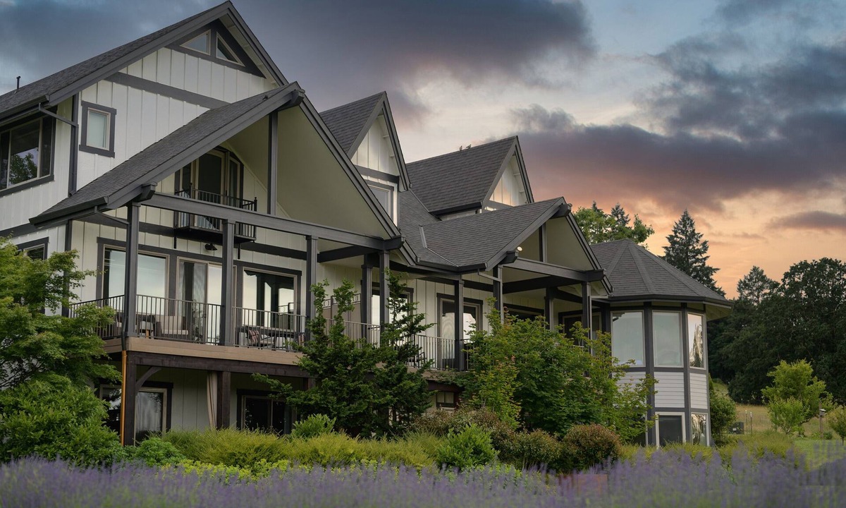 Newberg Bed & Breakfast | The Setting Inn Willamette Valley
