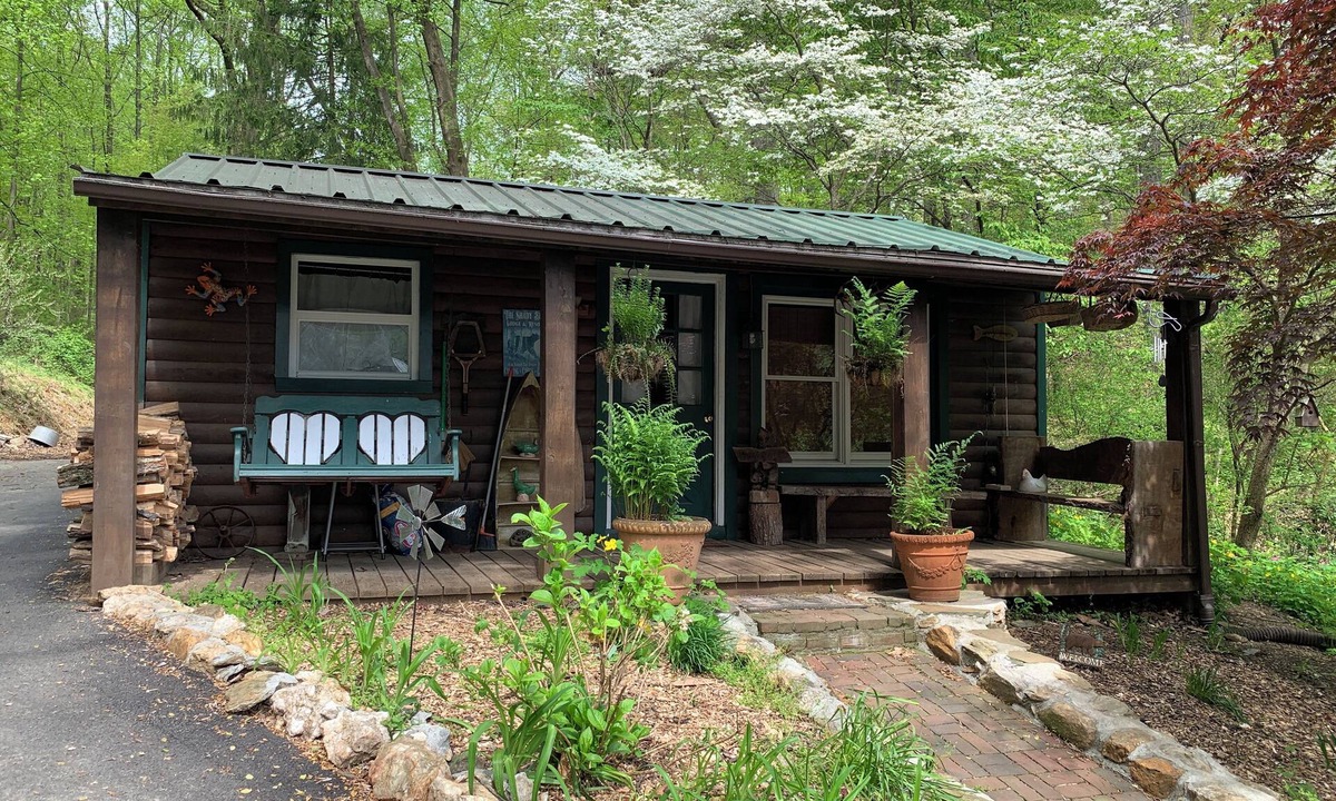 Braddock Heights Cabin | The Shady Bear Cabin in nearby charming Frederick