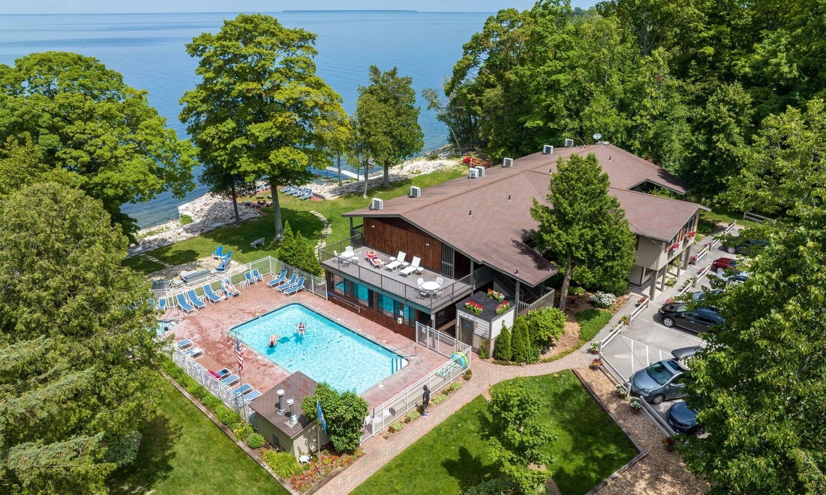 Egg Harbor Hotel | The Shallows Resort