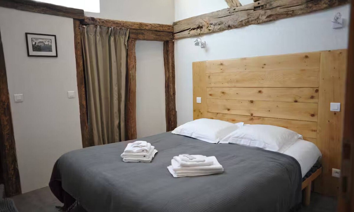 Pommeuse Bed & Breakfast | The sheepfold at Château de Pommeuse Ch. Aulne