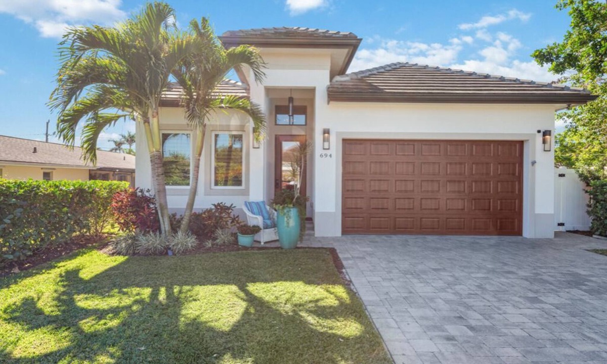 Naples Park House | The Shell Tree House just 5 minutes to the Beach