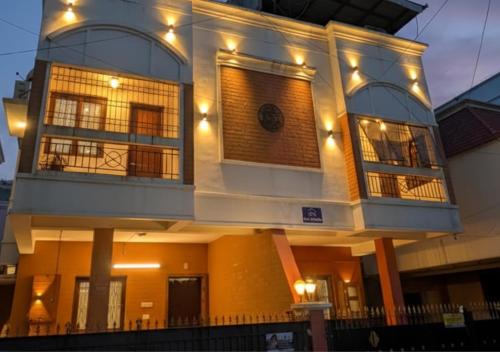Koyambedu Hostel | The Sheltor