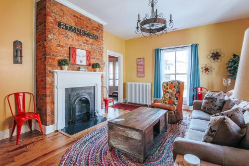 Staunton Apartment | The Shenandoah Suite