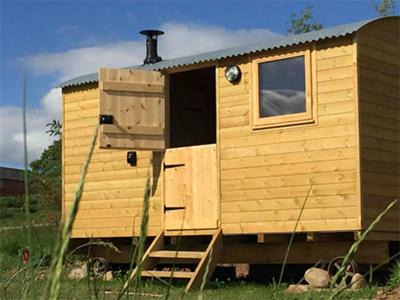 Overton-on-dee Apartment | The Shepherd's Hut with seasonal swimming pool