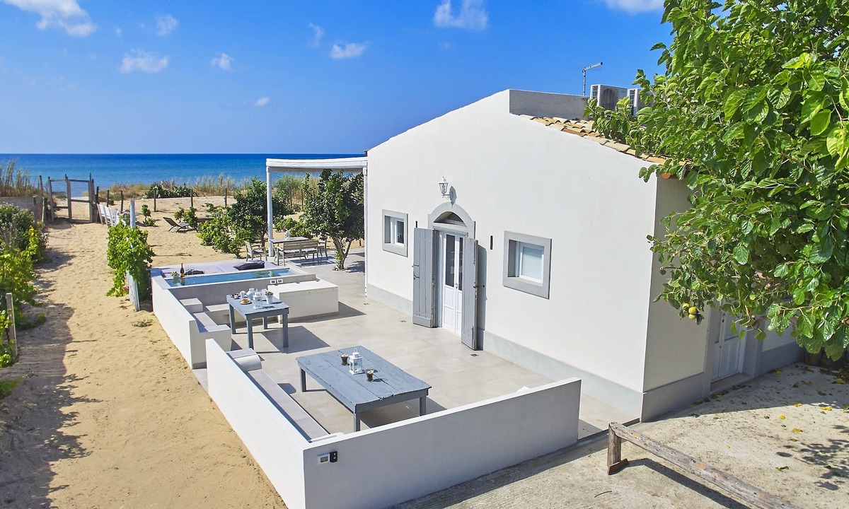 Granelli Villa | The Shoresound Maison de Charme is just a few steps from the sea