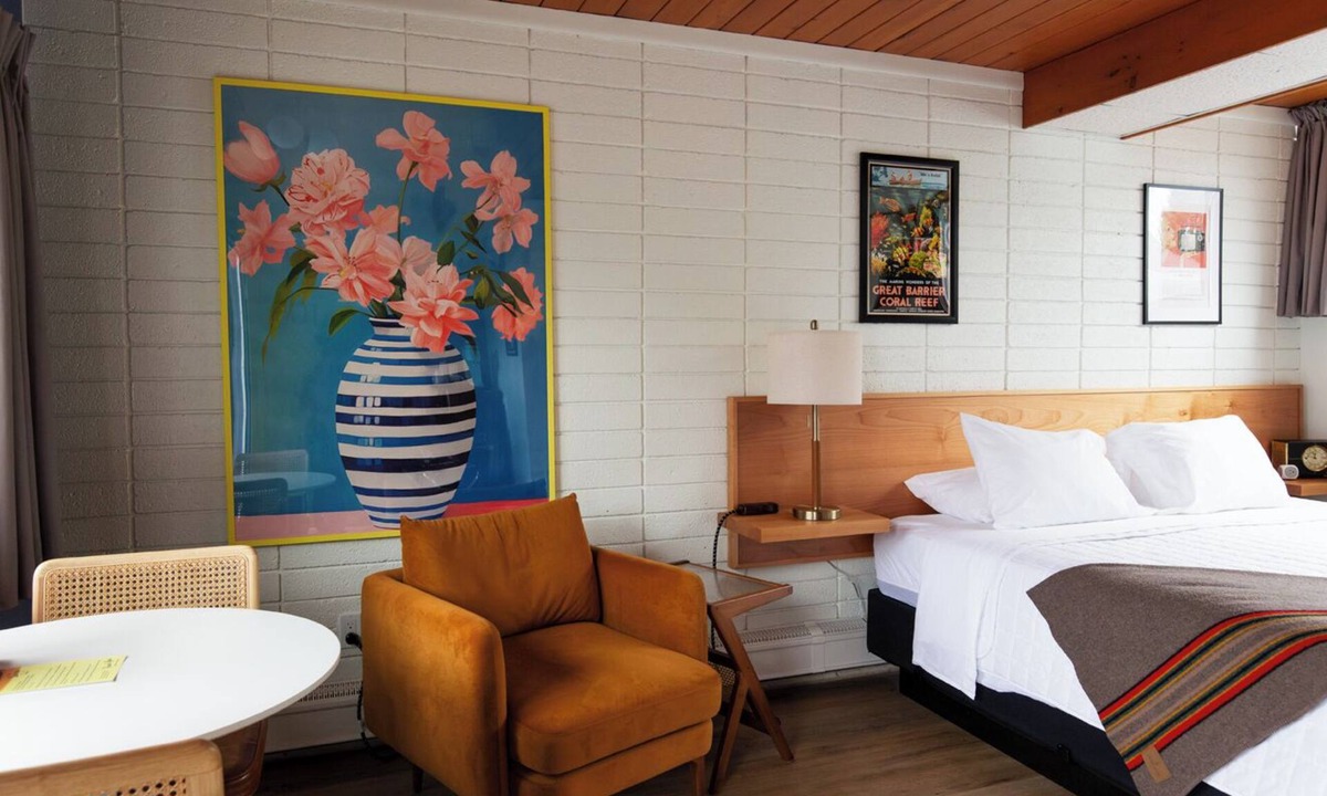 Traverse City Hotel | The Sierra Motel