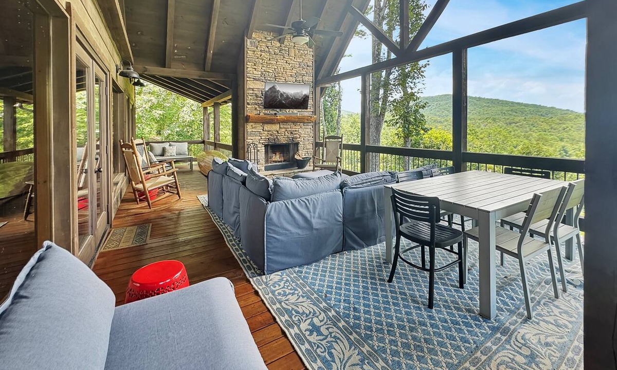 Blue Ridge Cabin | The Silver Fox - Modern Chic Decor | Hot Tub | Aska Adventure Area