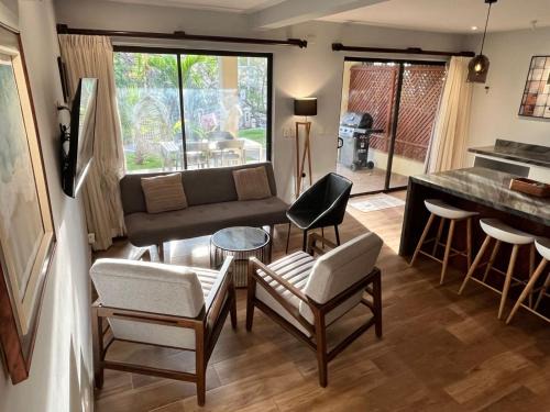 Coco Sunset Hills House | The Sky Deck Condo 2bed25bath