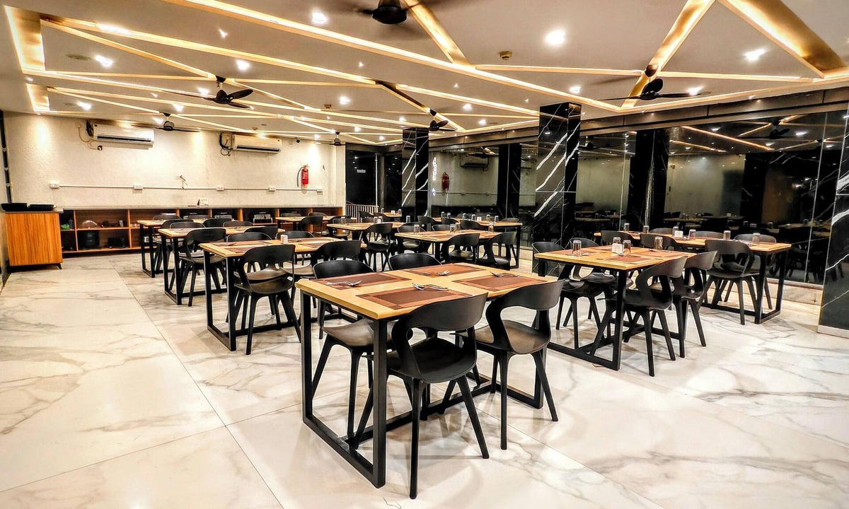 Rajpipla Hotel | The Sky Imperial Unity Inn
